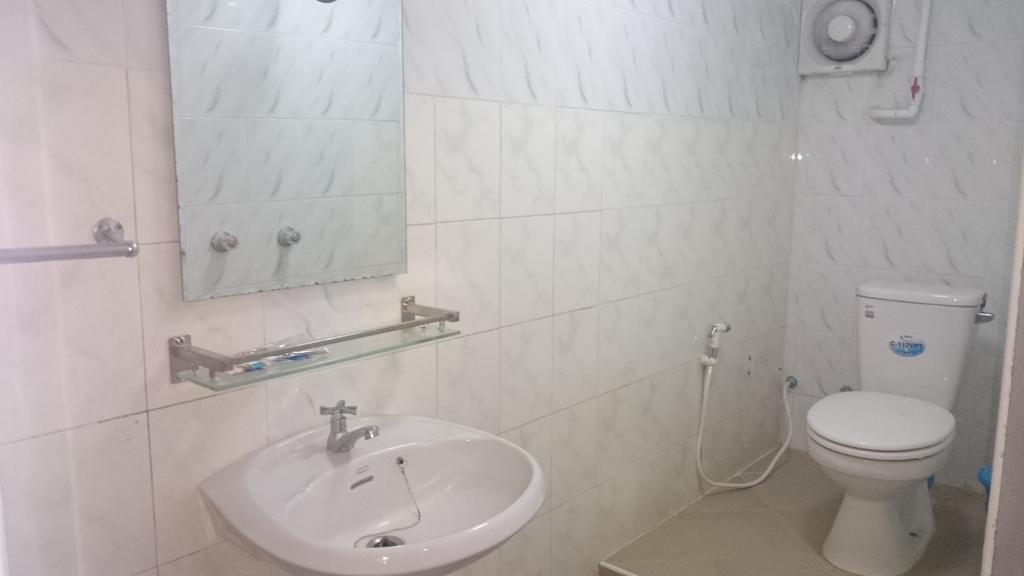 Silver Moon Hotel 양곤 외부 사진