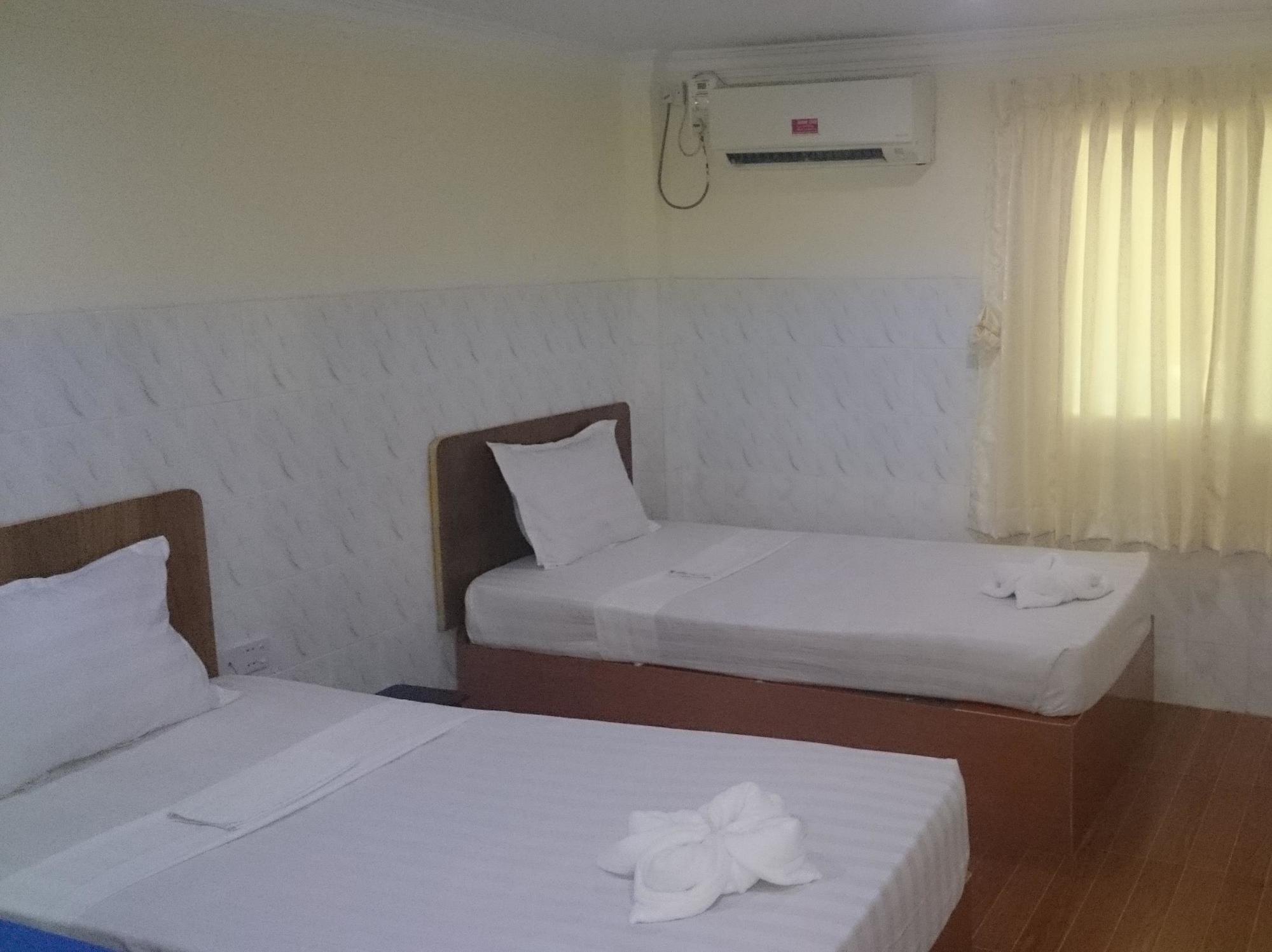 Silver Moon Hotel 양곤 외부 사진