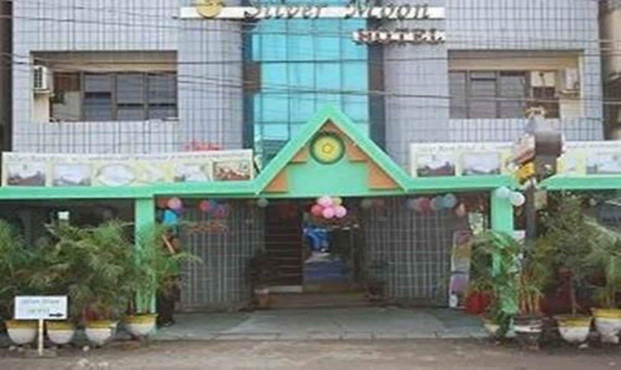 Silver Moon Hotel 양곤 외부 사진