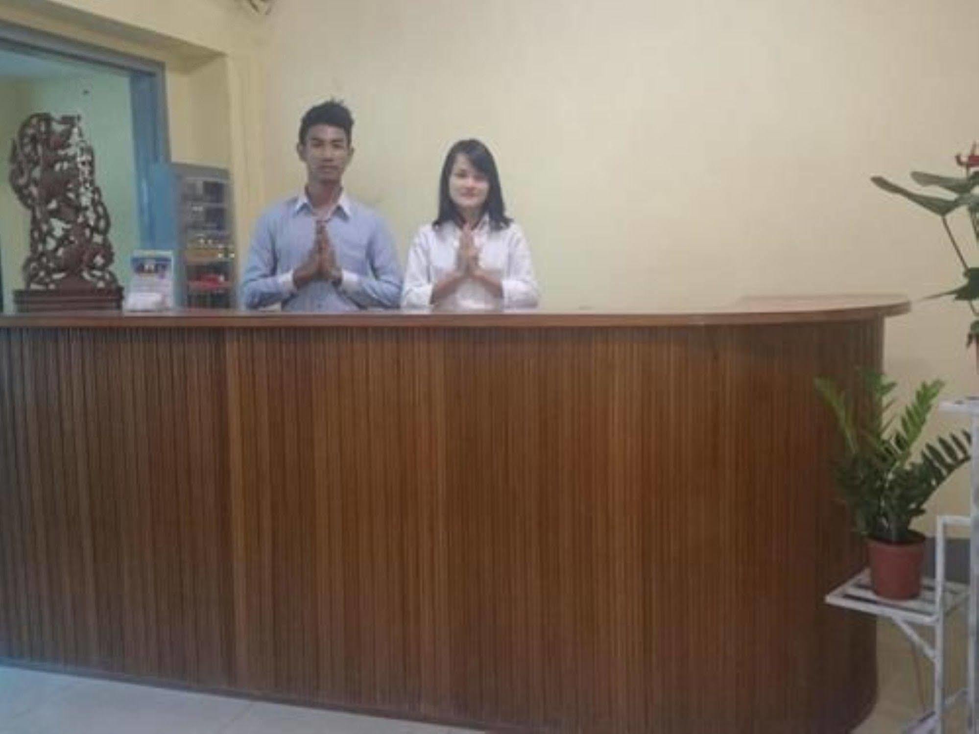 Silver Moon Hotel 양곤 외부 사진