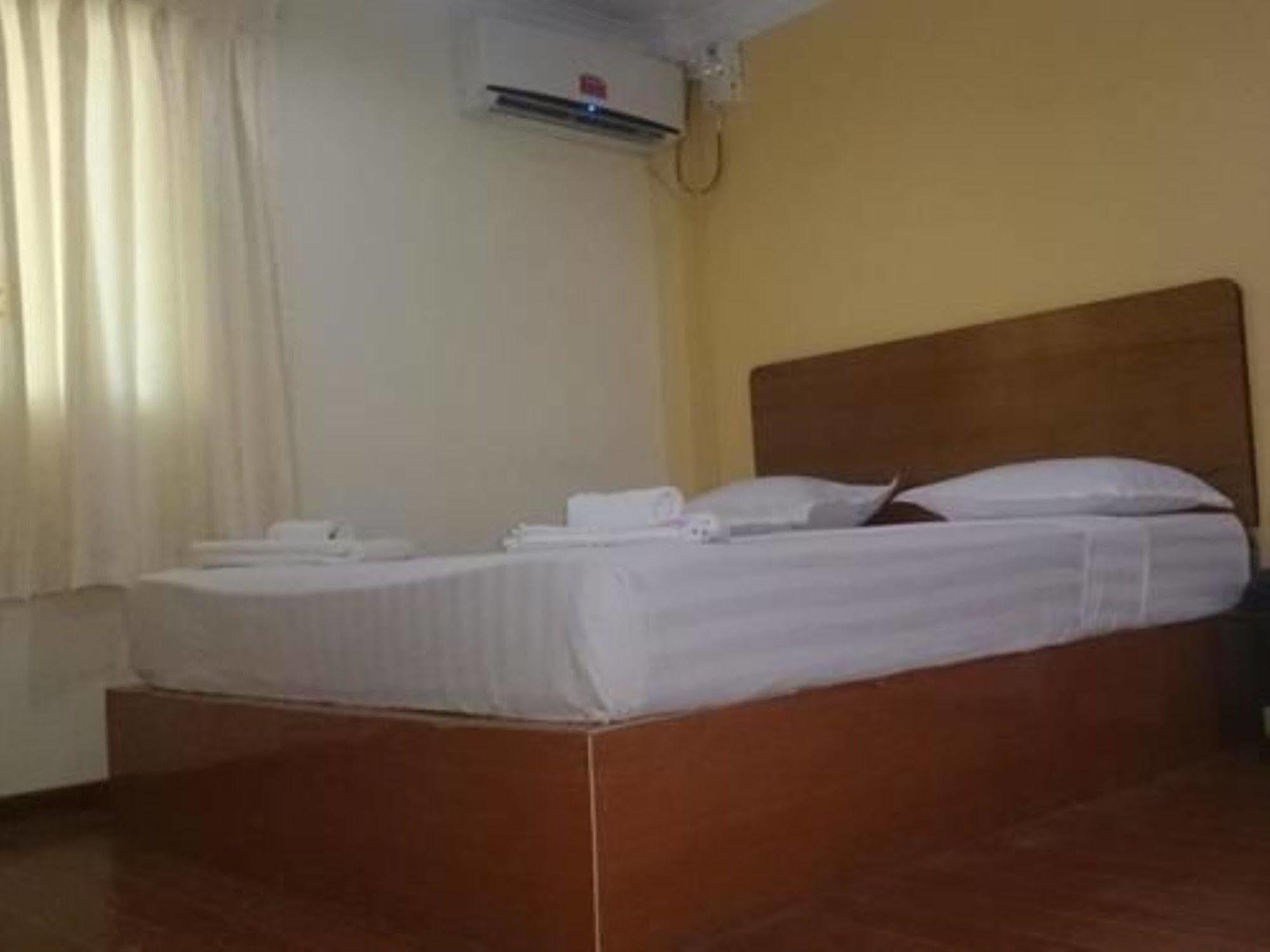 Silver Moon Hotel 양곤 외부 사진