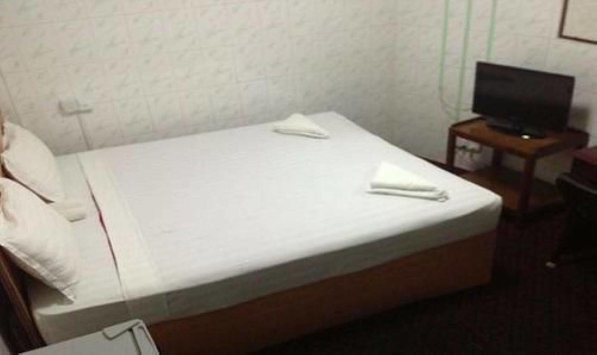Silver Moon Hotel 양곤 외부 사진
