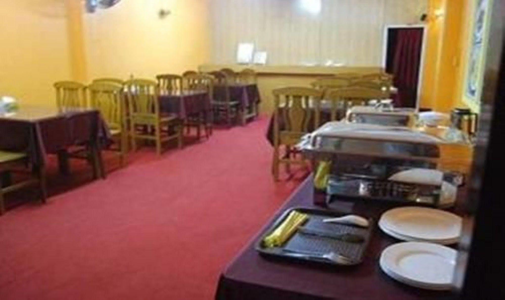 Silver Moon Hotel 양곤 외부 사진