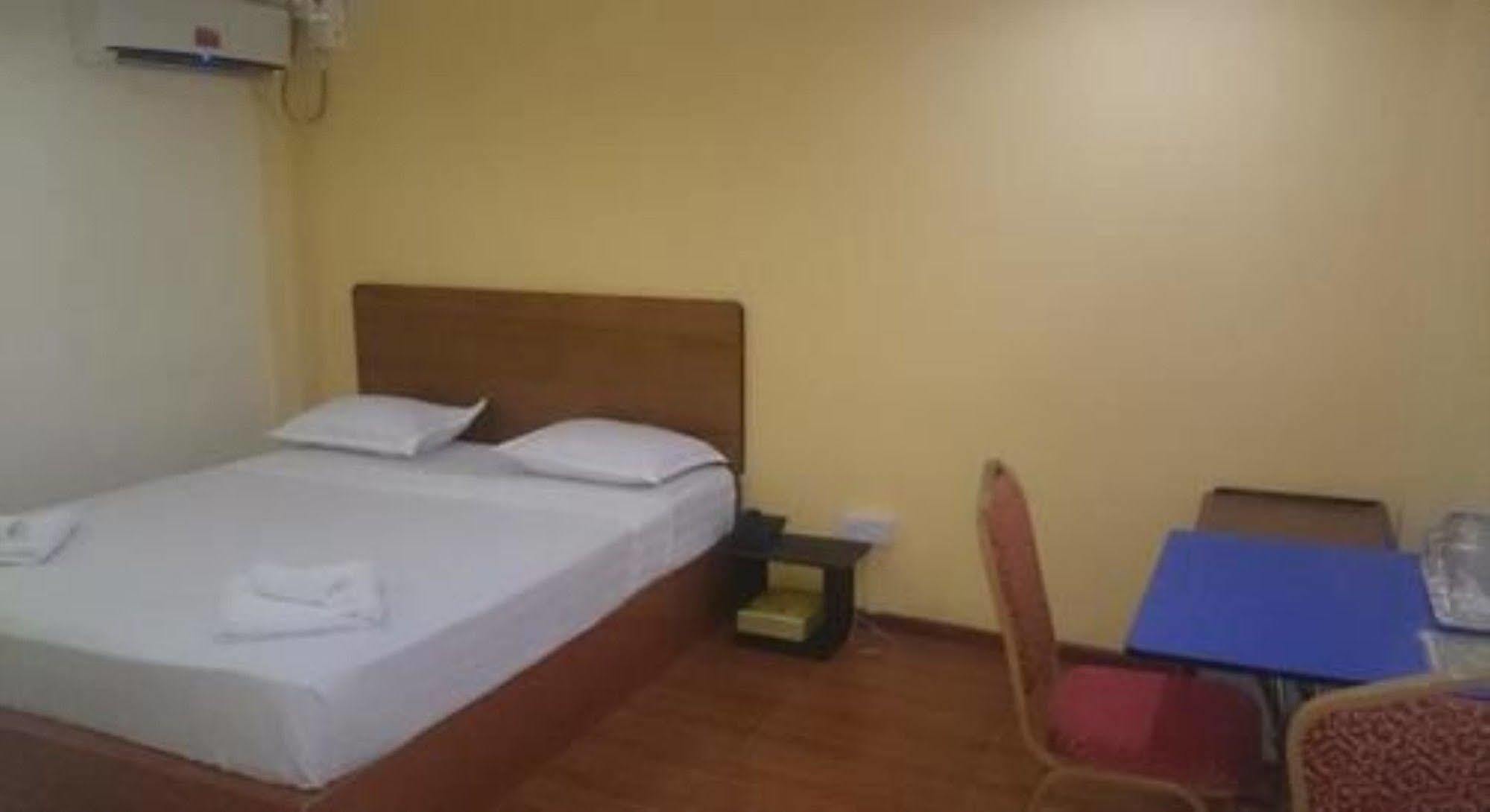 Silver Moon Hotel 양곤 외부 사진