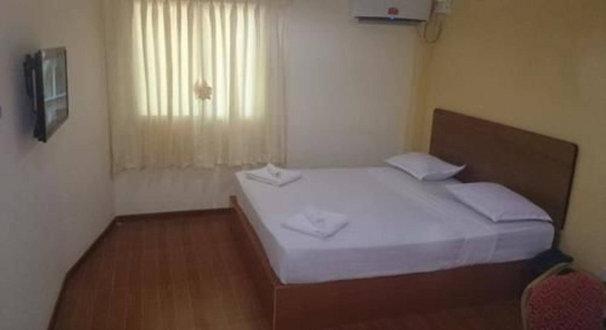 Silver Moon Hotel 양곤 외부 사진